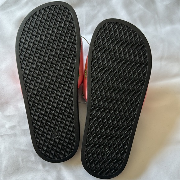 Old Navy Little Kids Pool Slides with Pineapple Motif - Picture 3 of 3